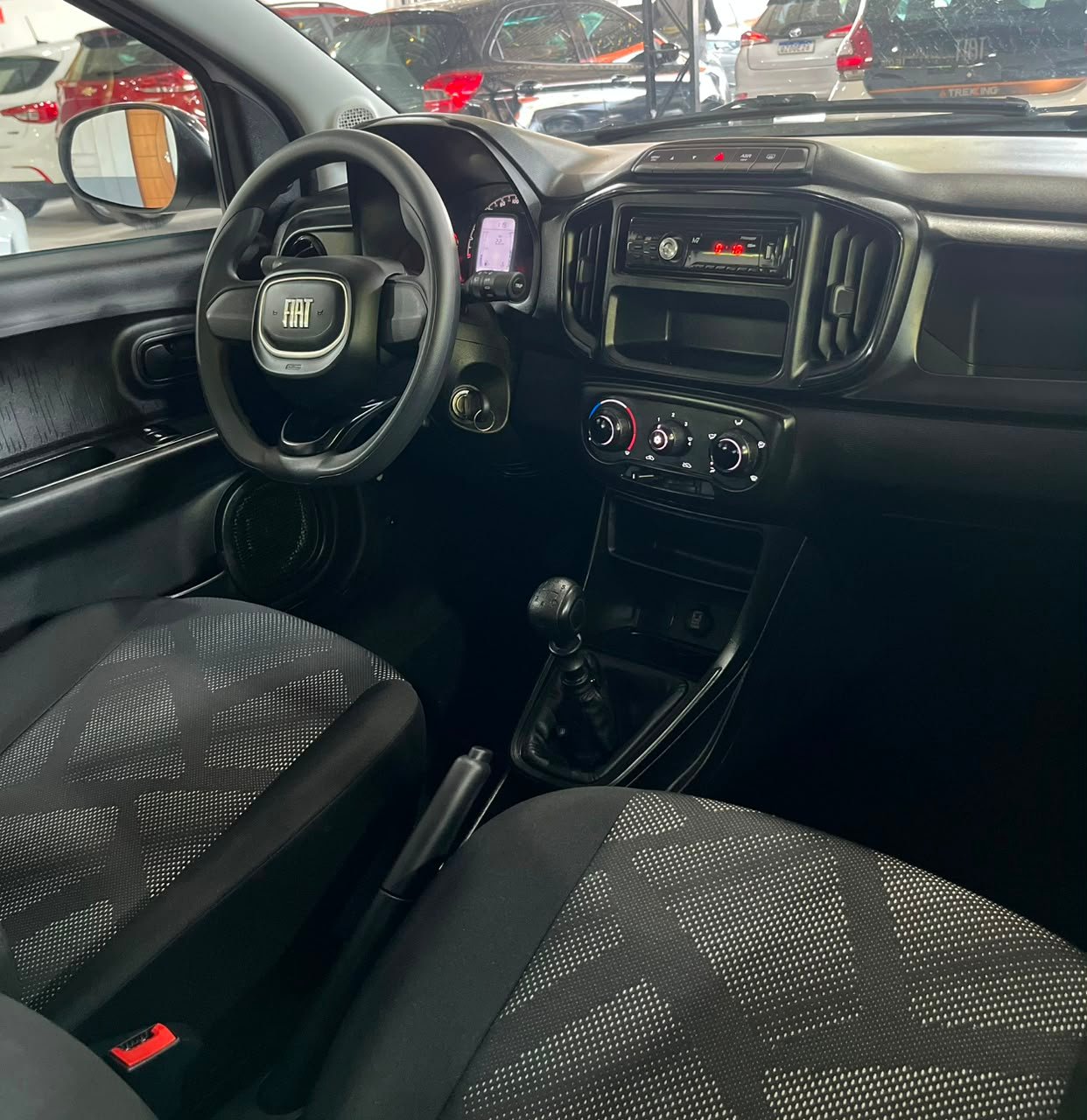 Fiat Mobi Like 1.0 — bancos dianteiros