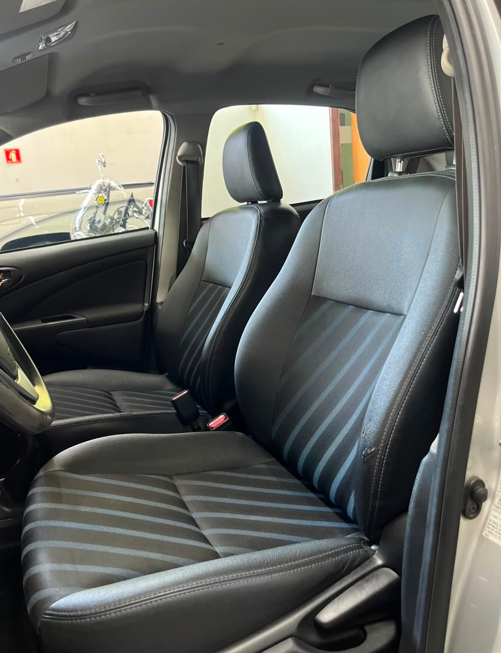 Toyota Etios XS 1.5 Flex 16V — interior dianteiro