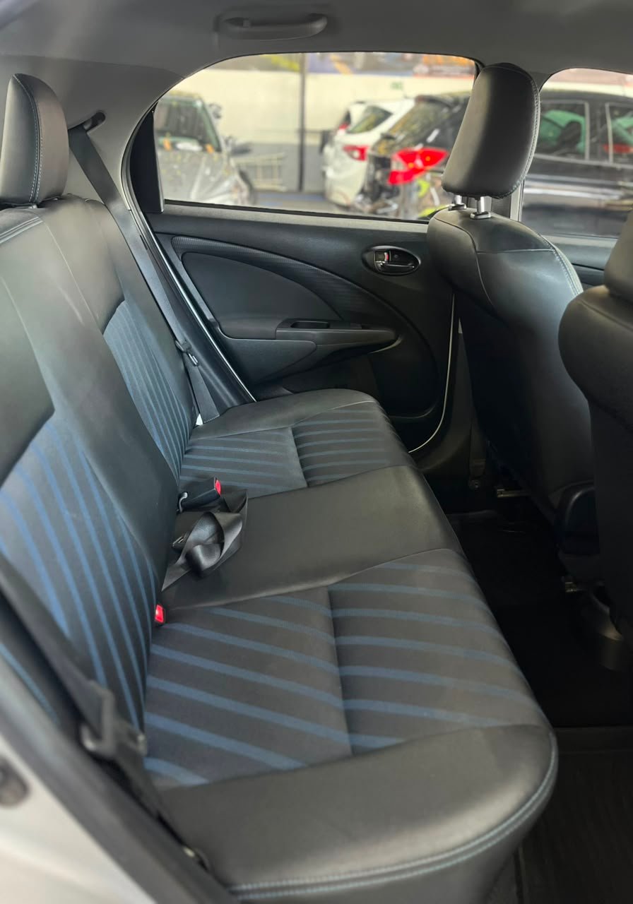 Toyota Etios XS 1.5 Flex 16V — banco traseiro